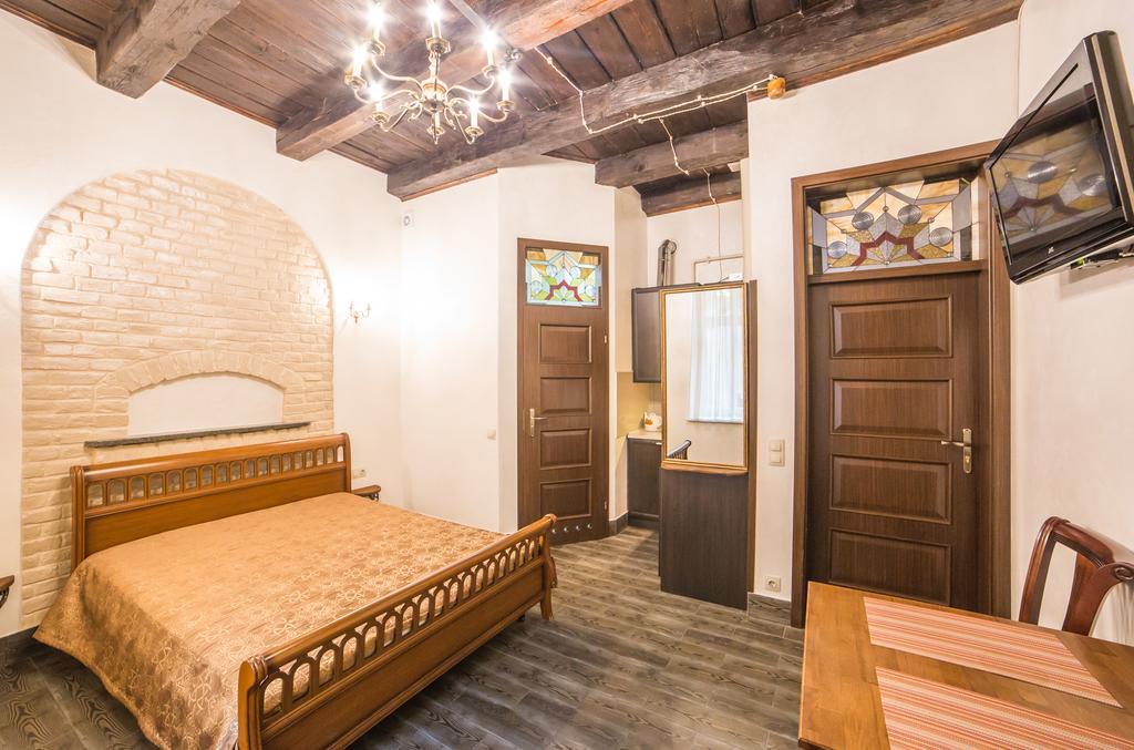 Apartment On Valova 16-2- 2 Minutes To Market Square Leopoli Esterno foto