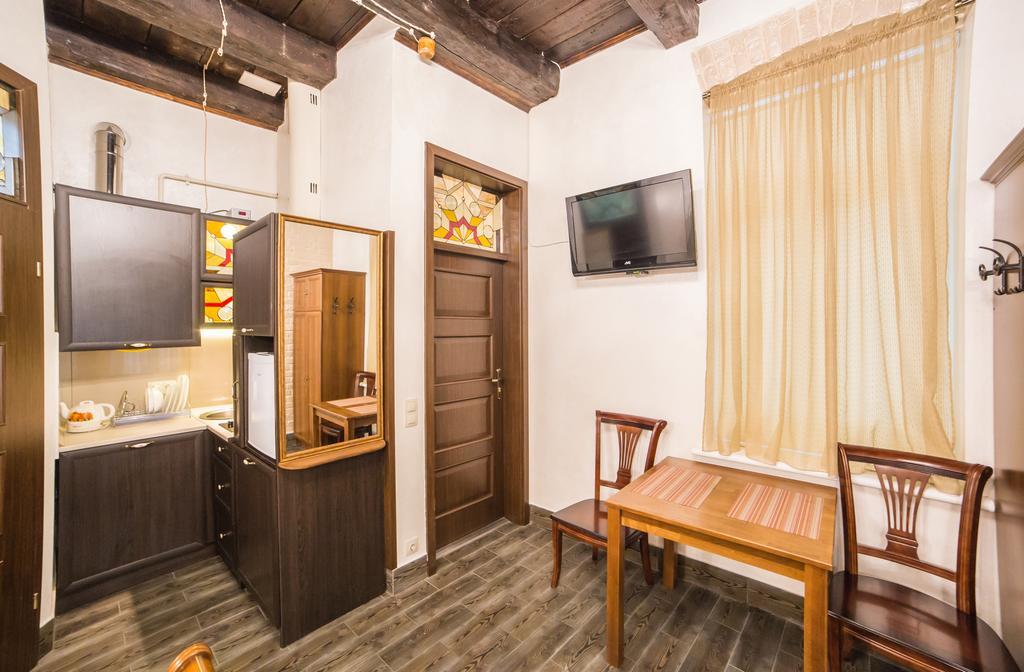 Apartment On Valova 16-2- 2 Minutes To Market Square Leopoli Esterno foto