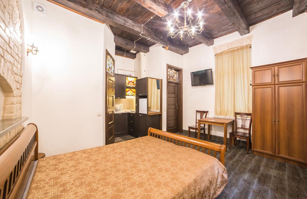 Apartment On Valova 16-2- 2 Minutes To Market Square Leopoli Esterno foto