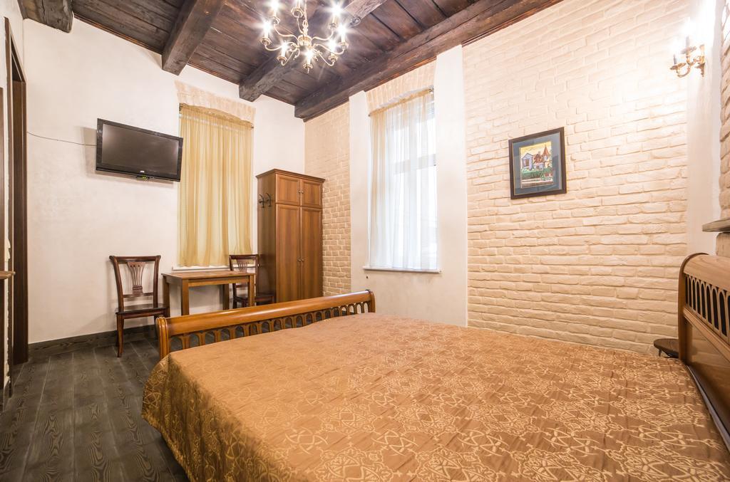Apartment On Valova 16-2- 2 Minutes To Market Square Leopoli Esterno foto